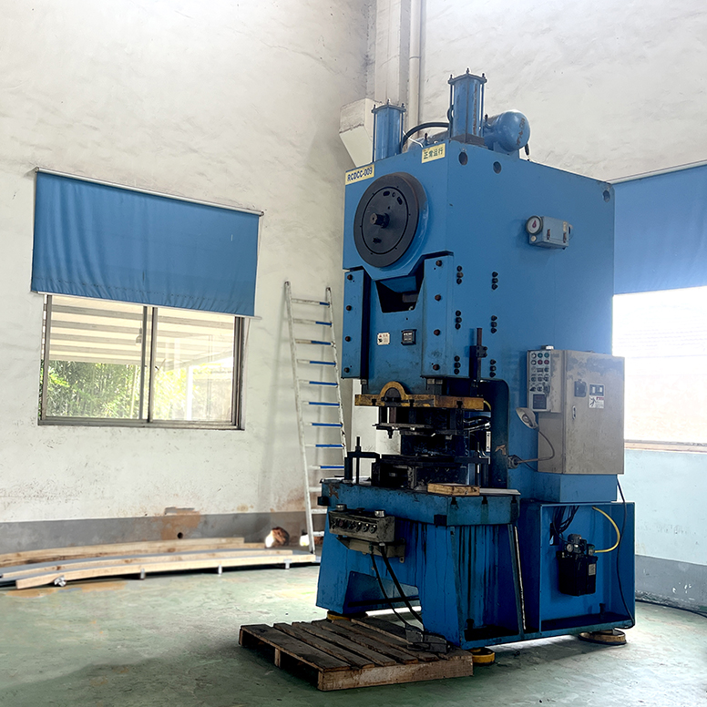 160吨冲床